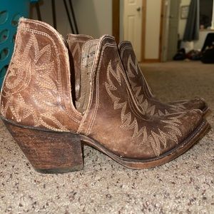 Brown Ariat Dixon Booties